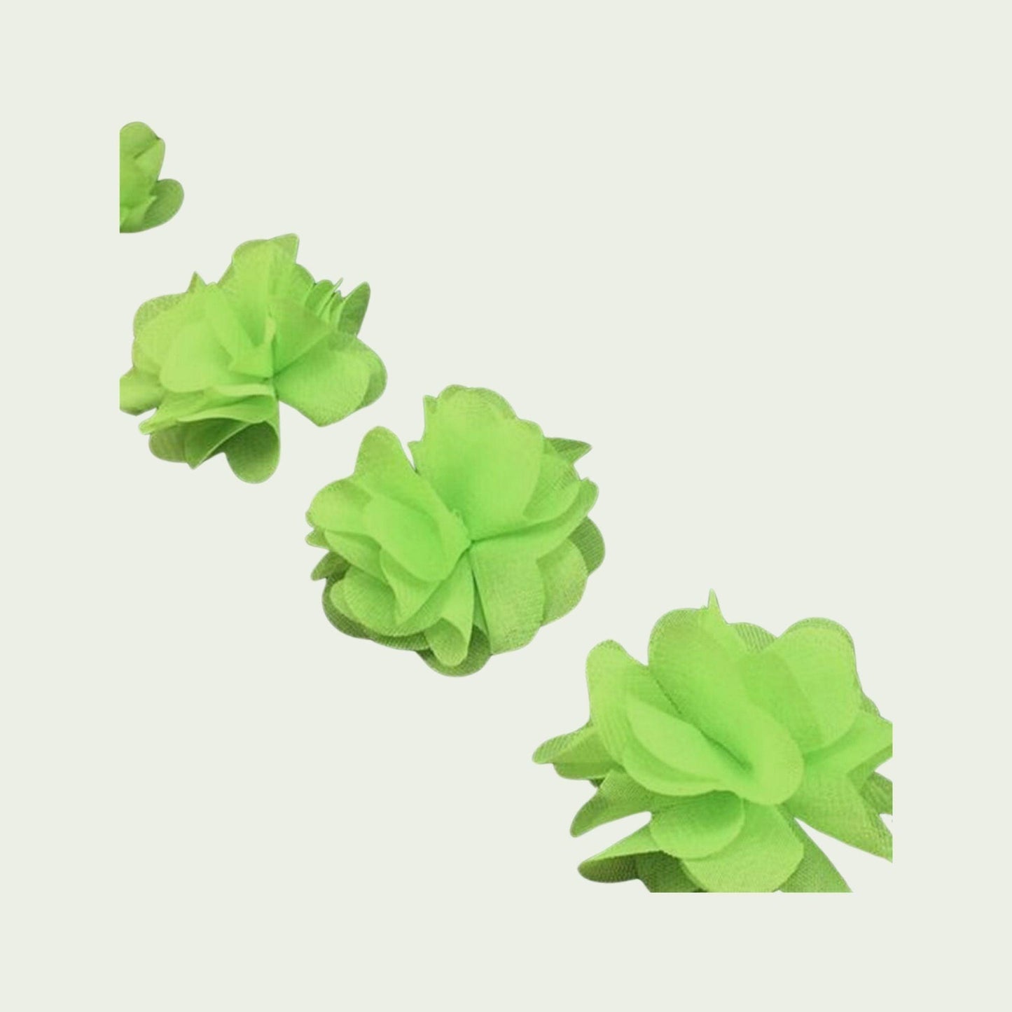 Olivgrüner Papierblumenkranz