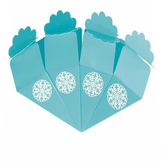 Hellblaue Herz-Geschenkbox mit Ornament