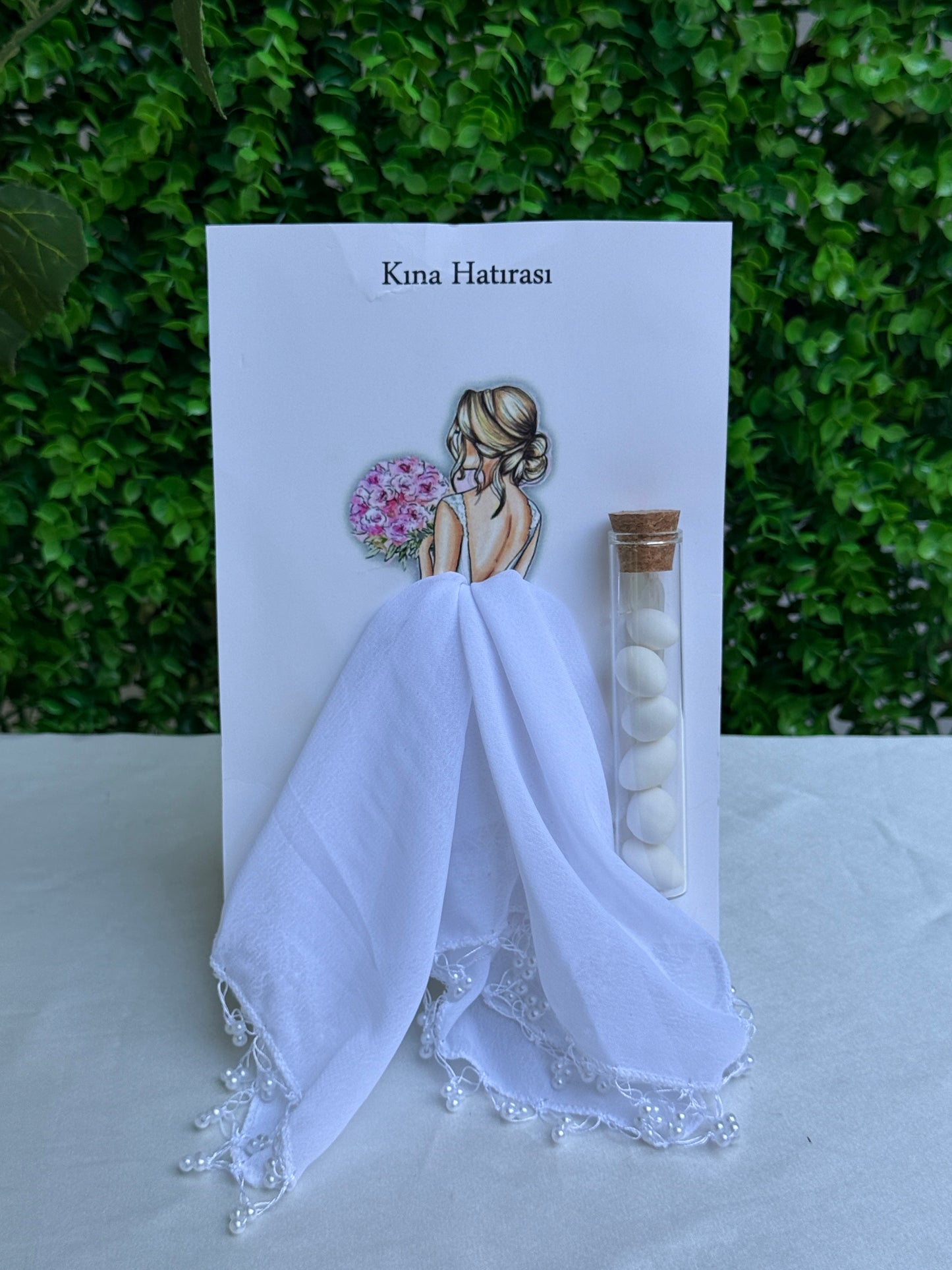 Gastgeschenk Set Glasröhrchen mit Mandeln und weißem Tuch (für 50 Gäste)